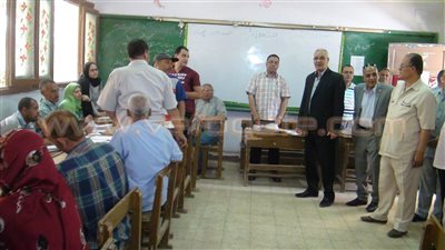 بالصور.. مدير «تعليم أسيوط» يتفقد أعمال تصحيح امتحانات «الإعدادية»