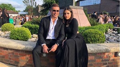 ابنة عمرو دياب تنشر صورة مع والدها من لندن