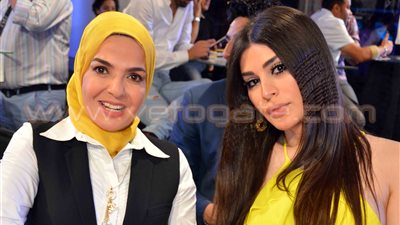 بالصور.. نجمات الفن والإعلام في عرض أزياء «بورش»