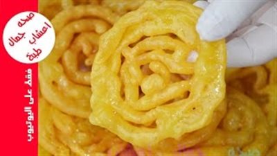 بالفيديو.. طريقة جديدة لعمل الزلابية في المنزل