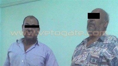 بالصور.. القبض على تشكيل عصابي تخصص في بيع طوابع البريد «المقلدة» بأسيوط.. ضبط 5484 طابعا بـ110 آلاف جنيه.. والنيابة تأمر بحبس المتهمين 4 أيام على ذمة التحقيق