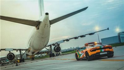 لامبورجيني هوراكان تصل لمطار بولونيا لتقديم خدمة جديدة