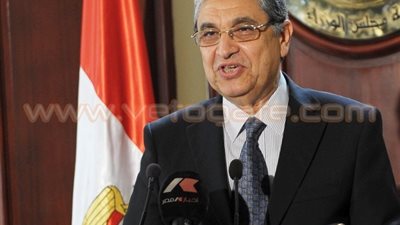 «الكهرباء» في أسبوع.. «شاكر» يطهر القطاع من القيادات «الإخوانية».. يعرض تقريرا مفصلا على «محلب» بشأن أزمة انقطاع التيار.. يحصل على الموافقة المبدئية لمشاركة الق