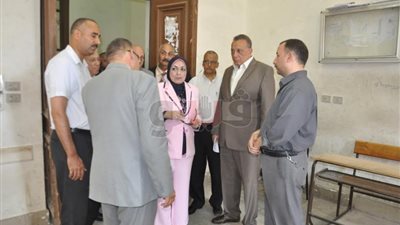 محافظ الجيزة يتفقد مقر تقدير الدرجات بامتحانات الثانوية (صور)