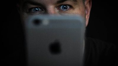 ضبط مصري يصور الفتيات من أسفل الملابس في الكويت