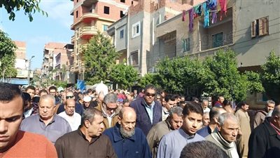 أهالي ميت غمر يشيعون جنازة شقيقة مرتضي منصور (صور)