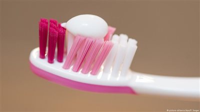 باحثون: مادة تريكلوسان في معجون الأسنان تسبب السرطان