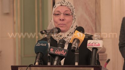 مشروع قانون العمل الجديد في عيون الخبراء.. مستوردو المواد الغذائية: يحمي المخربين.. «المصدرين»: باطل.. «الغرف التجارية»: لا يراعي مبدأ الكفاءة.. ويجب أن يكون الأجر مقابل العمل وليس