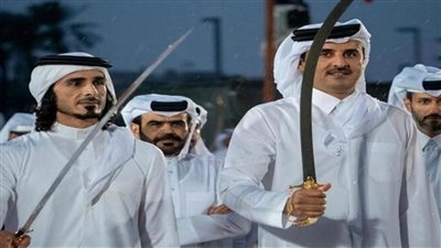 اليوم الوطنى القطري.. تميم يرقص احتفالا بـ