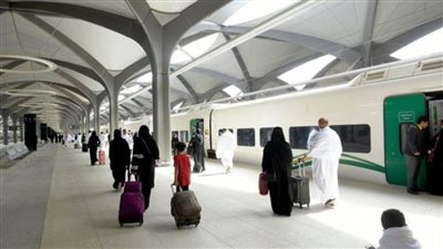 لحظة وصول قطار الحرمين السريع لمكة بعد توقف شهرين | فيديو