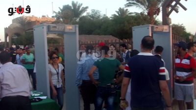 بالفيديو.. الأمن يستخدم الأسلحة الآلية لتأمين حفل 