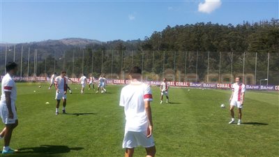 بالصور.. الجدية شعار تدريبات المقاولون بمعسكر البرتغال