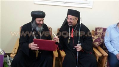 بالصور.. الأنبا كاراس يلتقي بطريرك الكاثوليك بالمحلة