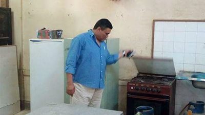 نائب رئيس مدينة إسنا يتفقد مقار لجان الثانوية العامة (صور)