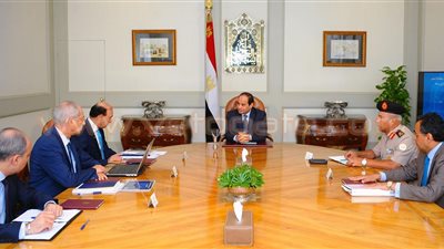 «السيسي» يبحث مشروع تنمية قناة السويس.. استعراض الخطوات التنفيذية لتطوير منطقة شرق بورسعيد.. إنشاء 3 مناطق اقتصادية و6 موانئ.. توفير خدمات بحرية ولوجستية للسفن.. وتدشين مشروعات للاستزراع الس