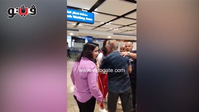 لحظة وصول عازف الأورج «عبد السلام» مطار دبي (فيديو)