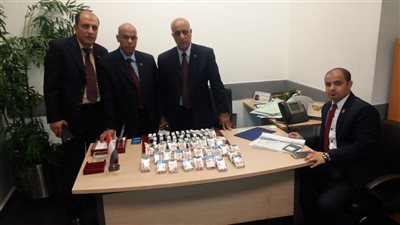 إحباط محاولة تهريب 420 أمبول دواء داخل علب سجائر بمطار القاهرة (صور)