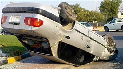 مصرع شاب وإصابة 3 آخرين في انقلاب سيارة بطريق الكريمات