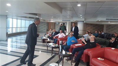 ميناء الغردقة يستعرض أزمة أمتعة العمالة القادمة من الخليج.. عبد الواحد: منظر سيئ ولابد من حل