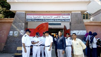 مساعد مدير أمن الأقصر يتفقد مقار لجان الثانوية