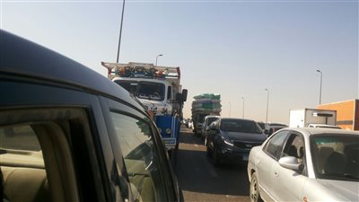 كثافات مرورية أعلى طريق الواحات بالجيزة بسبب تصادم ٣ سيارات