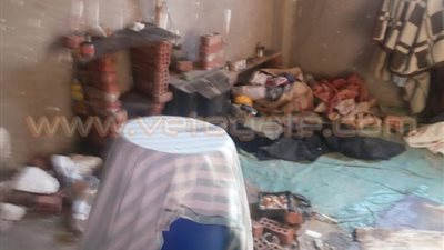 بالصور.. أحمد رجب يرصد المعاينة التصويرية لقتل عجوز بالمعادي