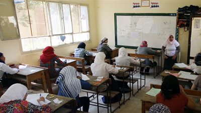 مدير أمن دمياط يحظر وجود أولياء الأمور بمحيط المدارس في أثناء الامتحان