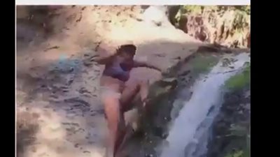 بالفيديو.. فتيات حسناوات يتعرضن لمواقف محرجة وسقطات مروعة