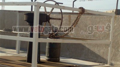 بالصور.. أنبوبة غاز لنسف غرفة تحكّم محطة الشحن الدولية للبترول برأس غارب