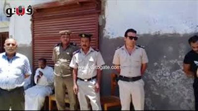 أولياء أمور الطلاب يطمئنون على أبنائهم أمام اللجان بقنا (فيديو)