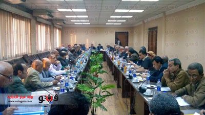 بالصور.. اتحاد العمال يلتقي 