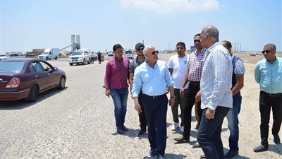 محافظ بور سعيد يتابع سير العمل في منفذ الجميل الجديد (صور)