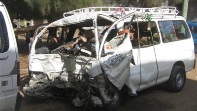 حوادث الطرق تحصد أرواح قائد سيارة وسيدة ونجلها بأسيوط