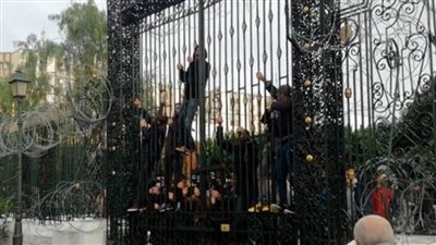 مظاهرات عارمة للعاطلين فى تونس وتهديد بانتحار جماعى أمام البرلمان | فيديو