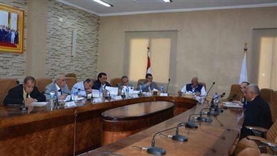 محافظ الوادي الجديد يترأس لجنة اختيار القيادات التعليمية