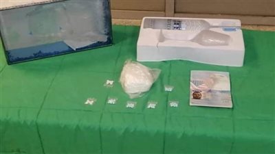 ضبط كوكايين داخل زجاجة خمور بحوزة أمريكي في مطار القاهرة