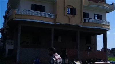 نيران مجهولة تحرق منزلا بقرية الغزالي في الشرقية.. والأهالي يستعينون بـ