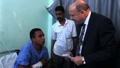 بالفيديو والصور.. وزير الصحة يزور مصابى «انفجار شبرا الخيمة» بمستشفى النيل
