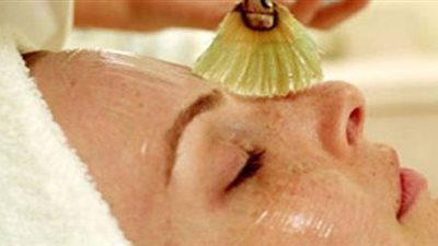 قناع زيت اللوز والليمون للتخلص من البقع الداكنة وتوحيد لون البشرة