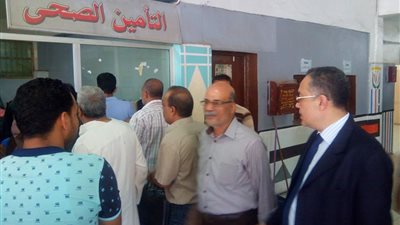 مدير التأمين الصحى بالشرقية يزور عيادة الأحرار