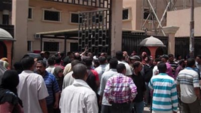 إضراب العاملين بمستشفي الأزهر في أسيوط عن العمل