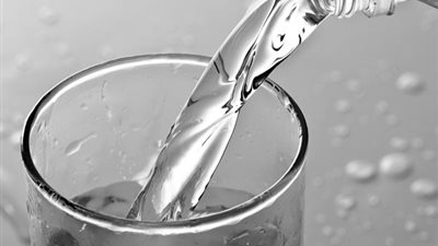 11 سببا تجعلك تشرب المزيد من الماء