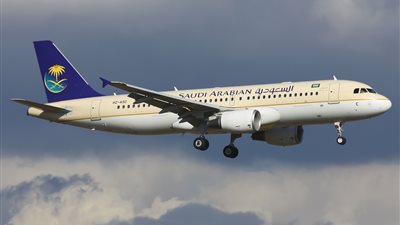 الخطوط السعودية تنقل 3600 معتمر عبر 12 رحلة للقاهرة