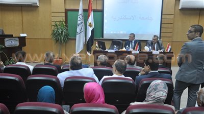 بالفيديو.. وزير الاتصالات: التكنولوجيا هي الحل الوحيد لجميع الأزمات