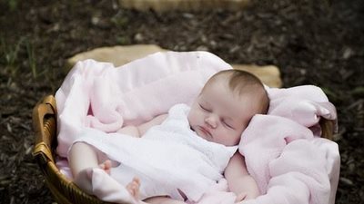 بالصور.. أفكار رائعة لتصوير أطفالك الصغار