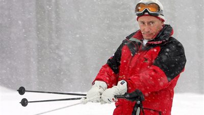 بالصور.. 11 لقطة تثبت أن «بوتين» الأجدر لدور جيمس بوند