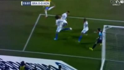 بالفيديو.. نيمار يتقمص دور 