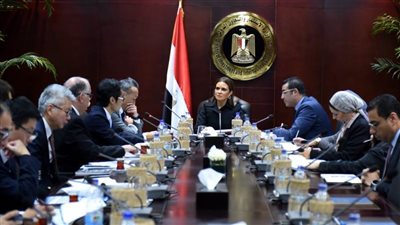 وزيرة الاستثمار تبحث مع 