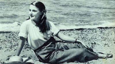 هروب نجوم الزمن الجميل إلى الشواطئ