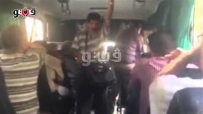 بالفيديو.. «بائع عسلية» يستخدم اللغة الإنجليزية لترويج بضاعته